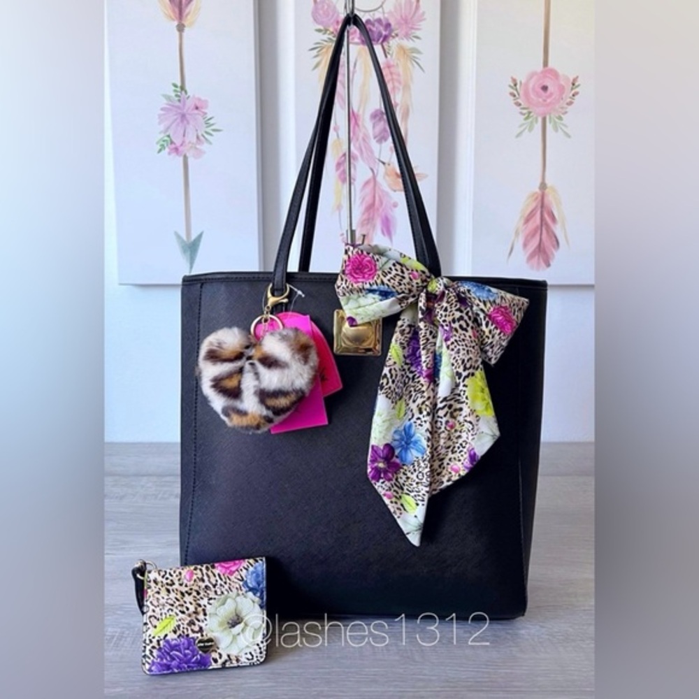 BETSEY JOHNSON Bag Etta Tote with Pouch - Black XOETTA